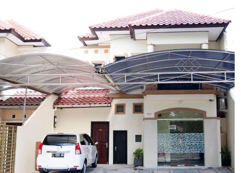 Galaxy Guest House Surabaia Exterior foto